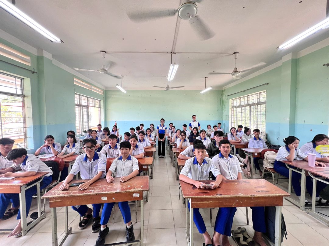 Hình ảnh tư vấn tuyển sinh ngành Công Nghệ Kỹ Thuật Công Trình Xây Dựng tại trường THPT Hàm Tân.